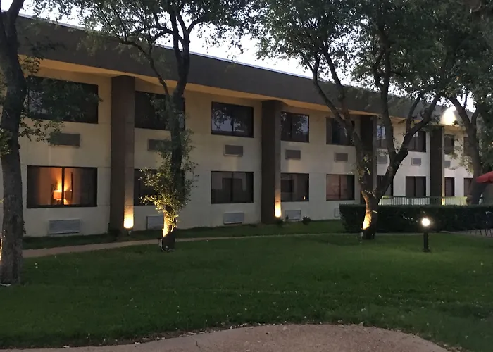 Days Inn By Wyndham Sherman