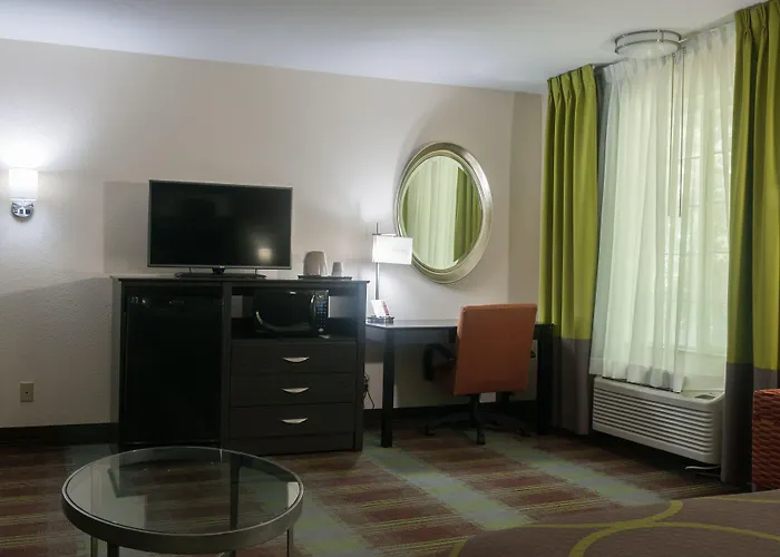 Super 8 By Wyndham Arkansas City Ks