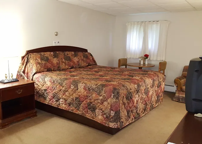 Crown Inn & Suites