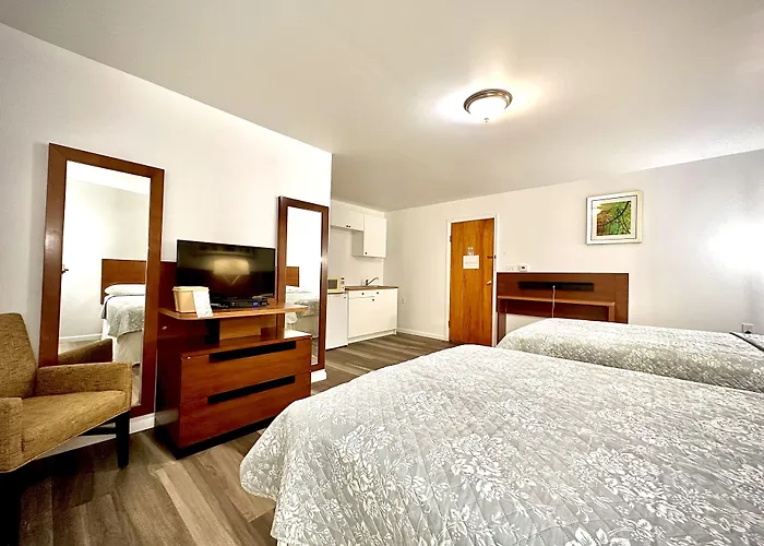 Crown Inn & Suites