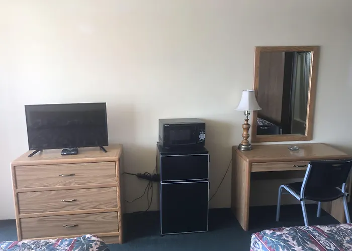 Budget Host Village Inn