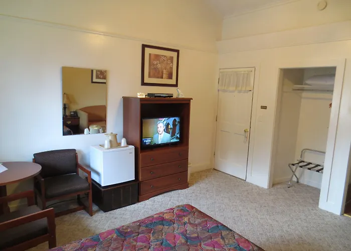 Hickory Grove Motor Inn - Cooperstown