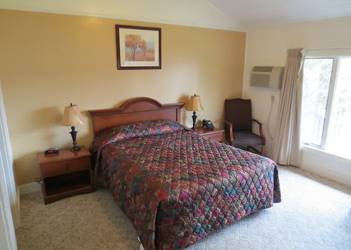 Hickory Grove Motor Inn - Cooperstown