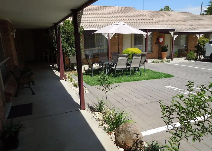 Golden Square Motor Inn