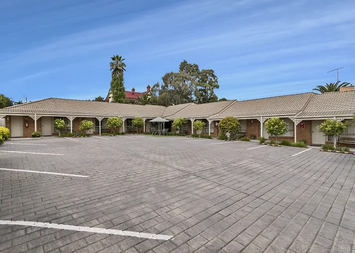 Golden Square Motor Inn