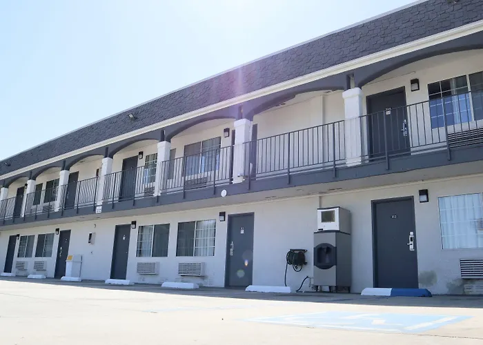 Value Inn Bellflower