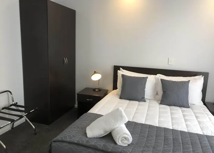 Durham Court Motor Inn