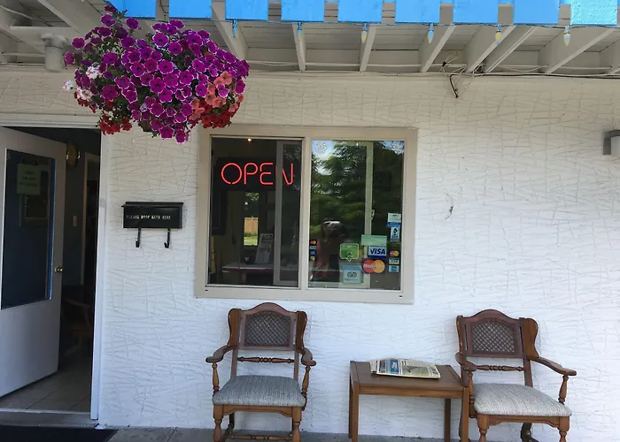 Fuller Lake Chemainus Motel