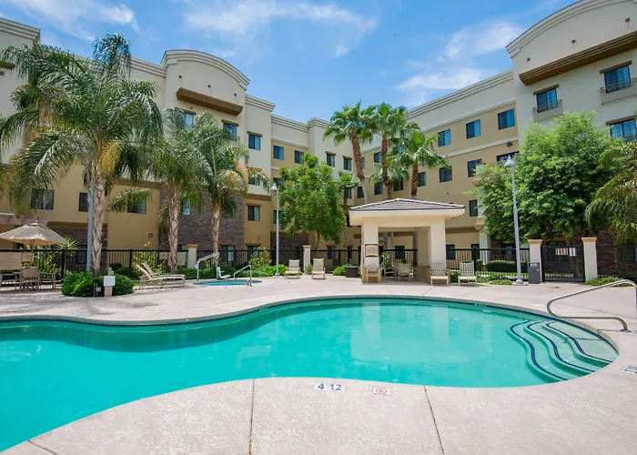 Holiday Inn Express & Suites Phoenix Glendale Dist By Ihg