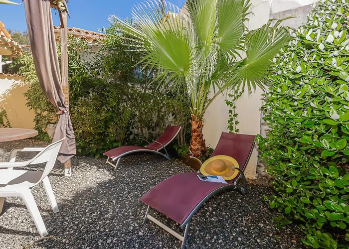 Reve D'Azur: Beachfront Villa with Shared Pool and BBQ Terrace