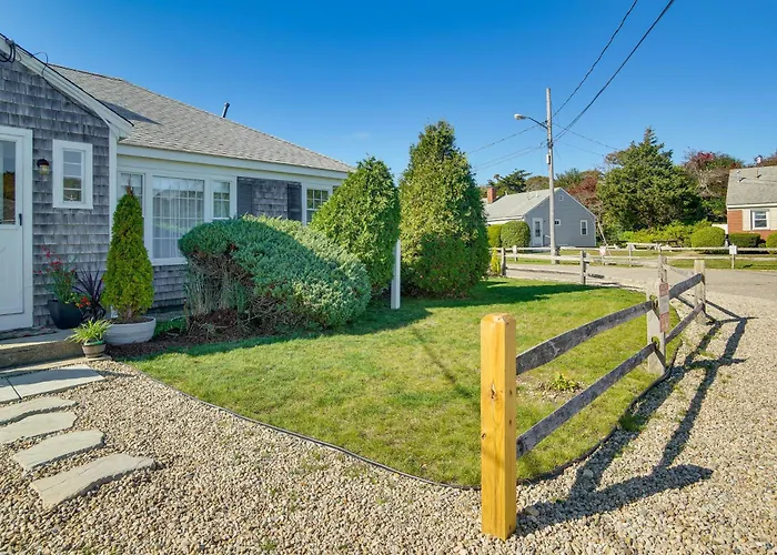 Steps To Eats & Craigville Beach! Cape Cod Cottage