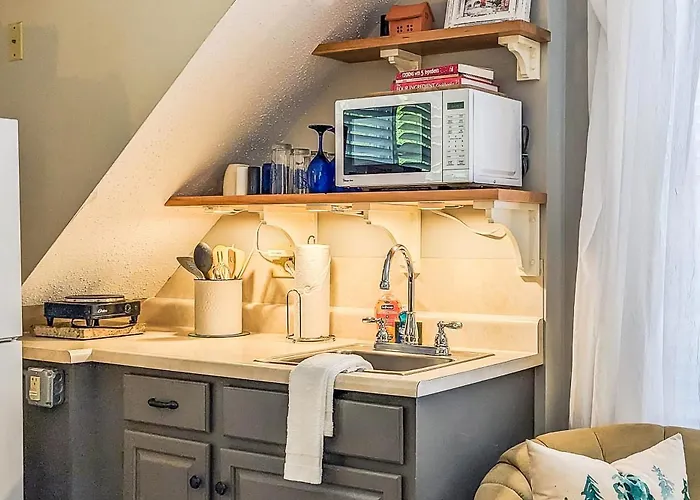 Cozy Ludlow Escape