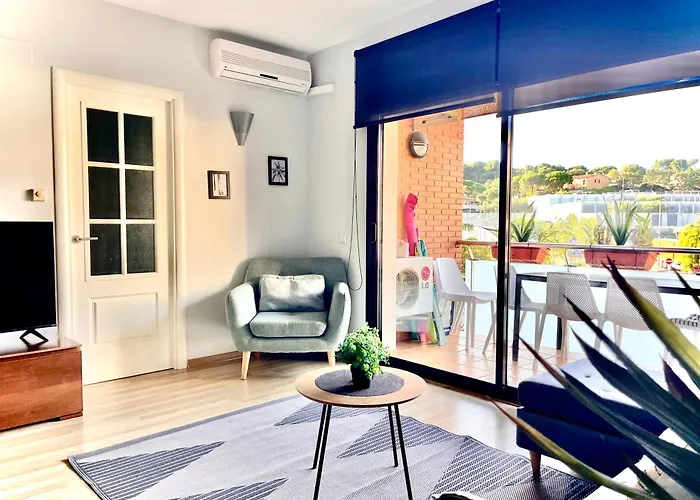 Fenals Beach&Chic, Boutique Apartament, Free Parking, Full Equipped Near The Beach