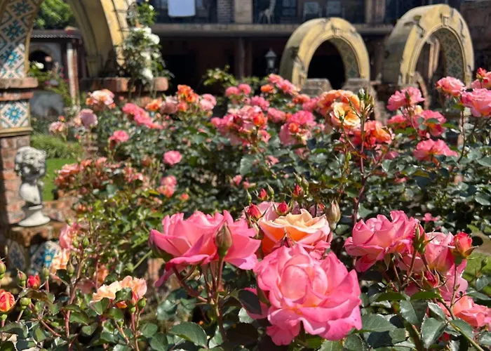La Casa Nostra Villa Rose Garden Amore