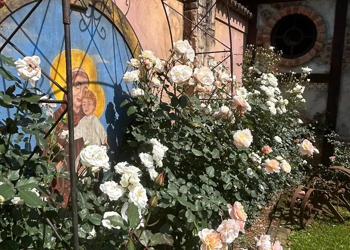 La Casa Nostra Villa Rose Garden Carmella