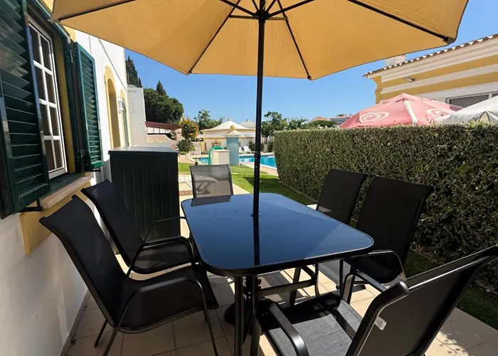 Relaxing 2 Bedroom House 5 Minutes Away From Vilamoura Marina