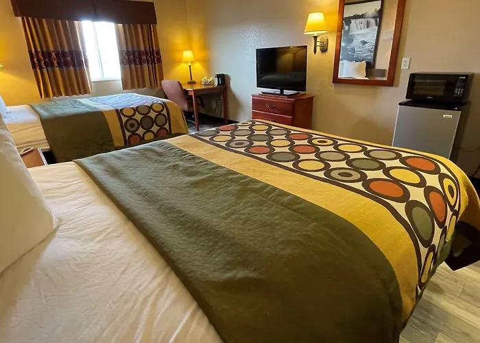 Super 8 By Wyndham Rolla