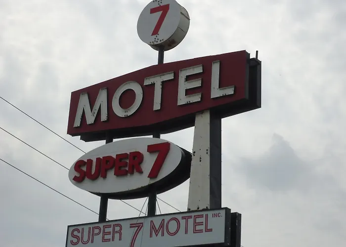 Super 7 Motel London