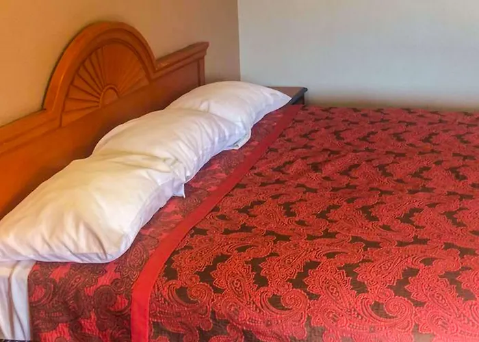 Crown Lodge Motel