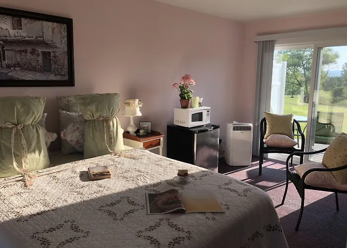 Savannah House Wine Country Inn & Cottages