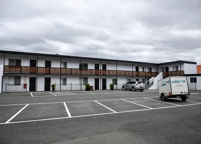 Hobart Tower Motel