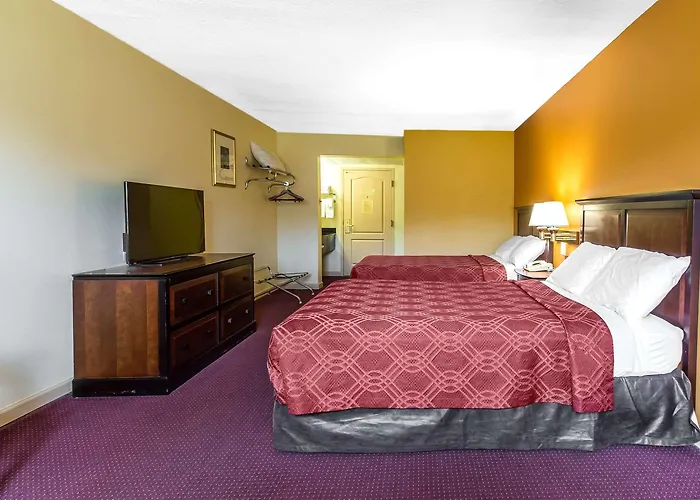 Econo Lodge At Six Flags