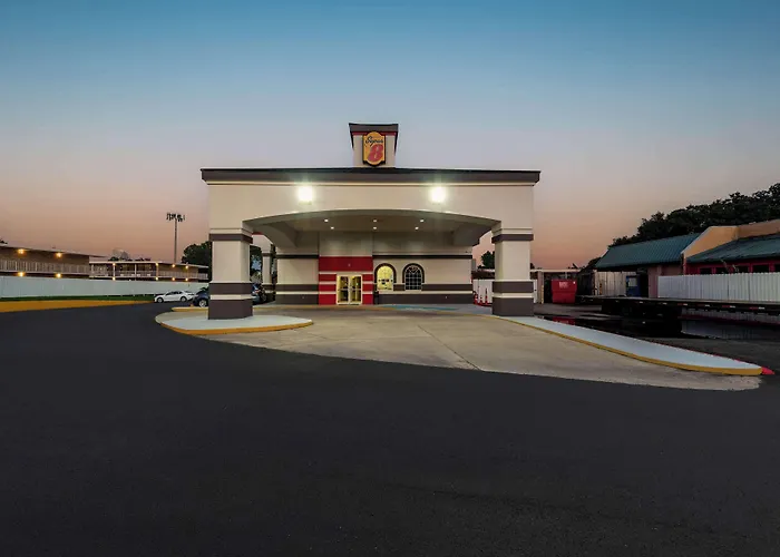 Super 8 By Wyndham Baton Rouge/I-10