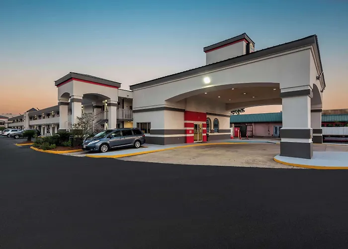 Super 8 By Wyndham Baton Rouge/I-10