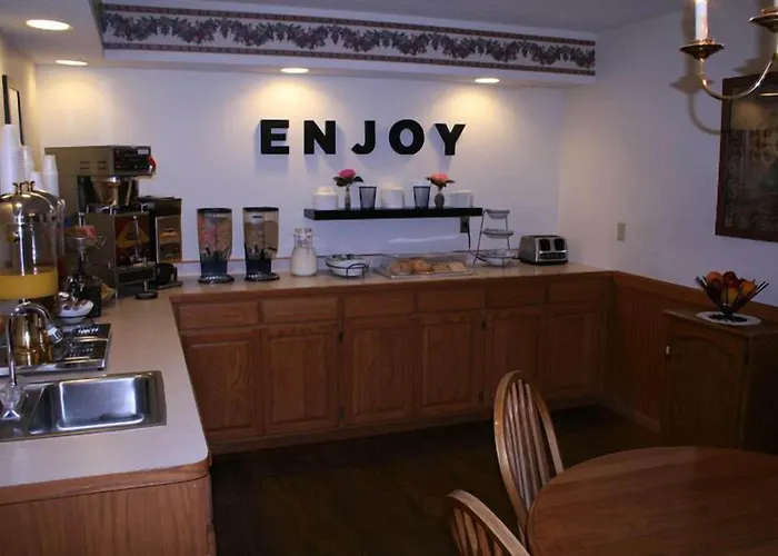 River Valley Inn & Suites