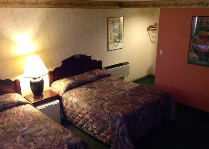 Humboldt Redwoods Inn