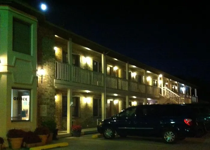 East Street Inn & Suites