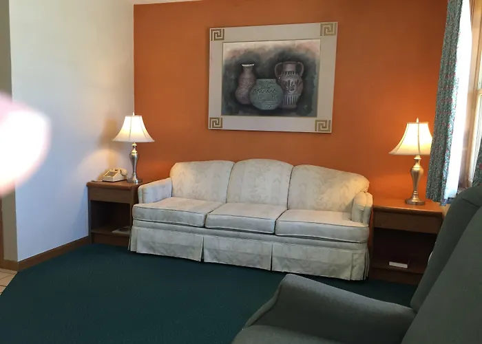 East Street Inn & Suites