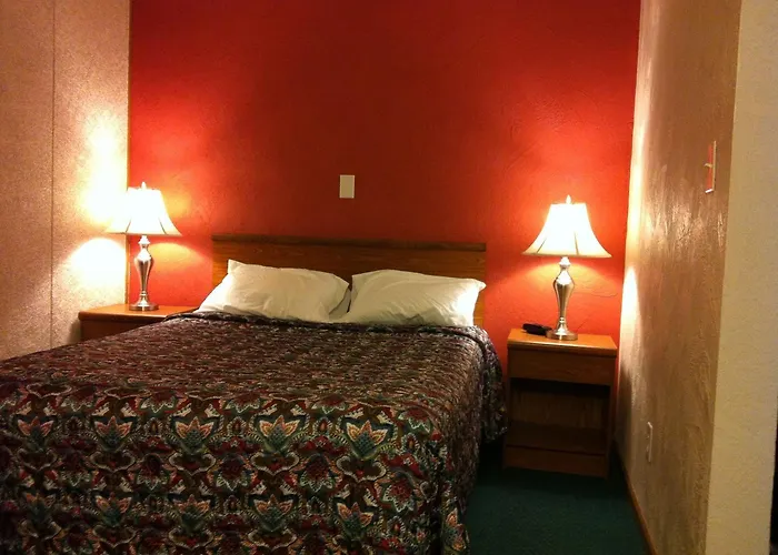 East Street Inn & Suites