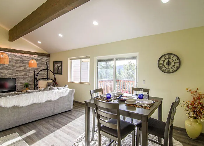 Big Sky Basecamp Walk To Trails + Private Patio