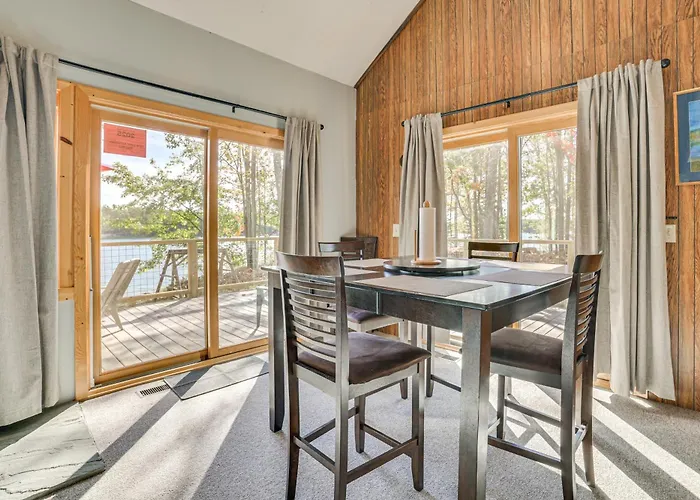 The Birch House Retreat: Near Skiing And Trails