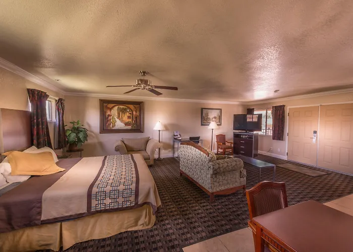 Edge Water Inn