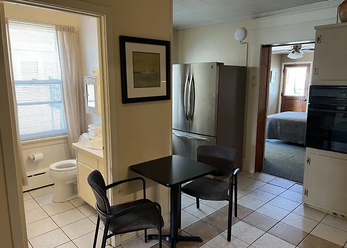 Simmons Motel And Suites