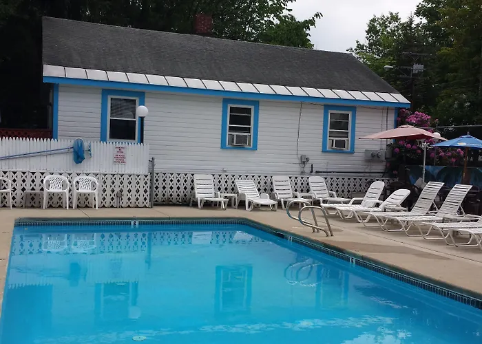 Weirs Beach Motel & Cottages
