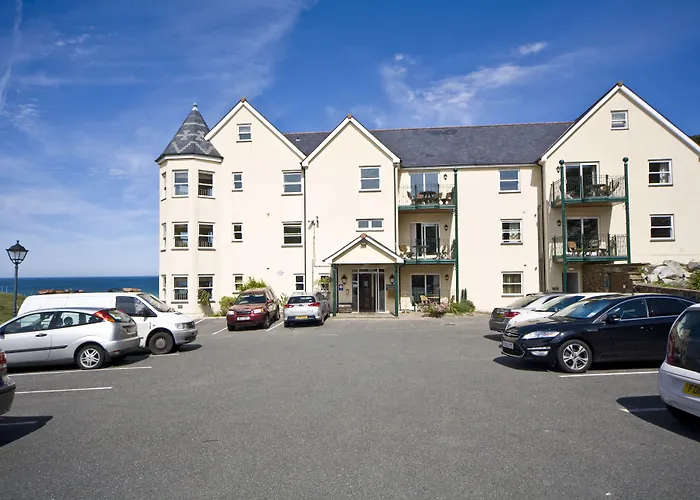 Beachcombers Apartments