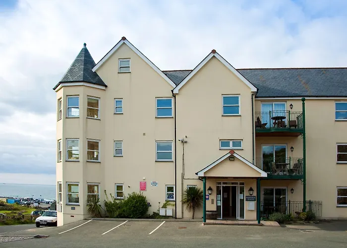 Beachcombers Apartments