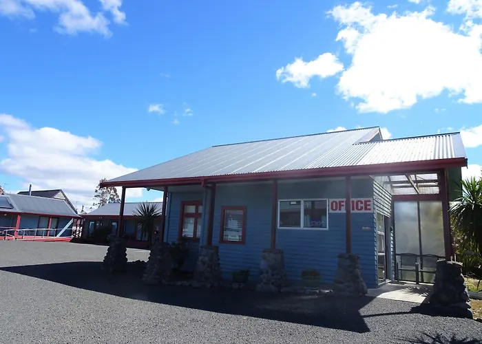 Adventure Lodge And Motels And Tongariro Crossing Track Transport