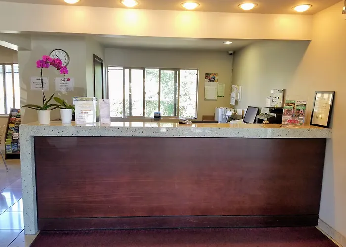 Aladdin Inn And Suites
