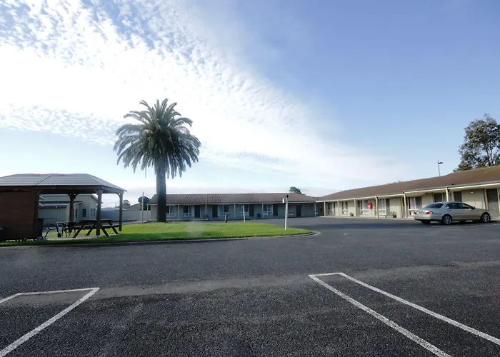 Golden Palms Motel