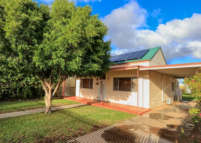 Charles Rasp Motor Inn & Cottages