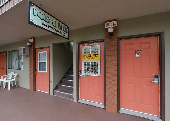 Canadas Best Value Inn & Suites-Vernon