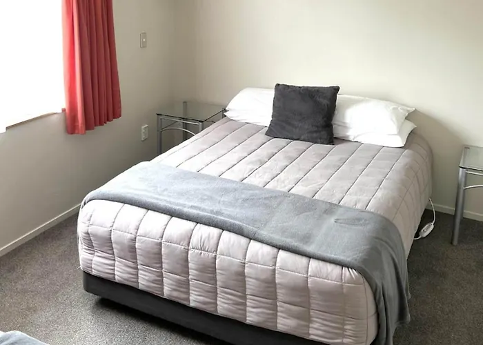 Jade Court Motel