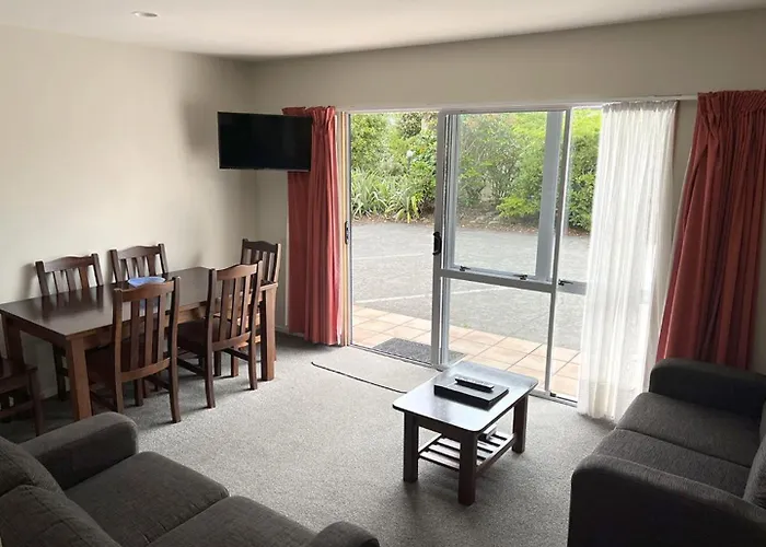Jade Court Motel