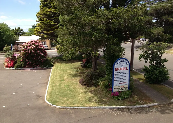 Three Explorers Motel