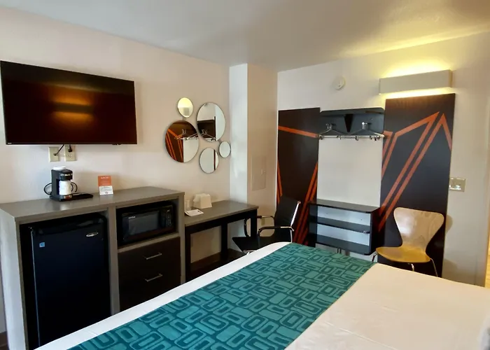 Howard Johnson By Wyndham Lake George