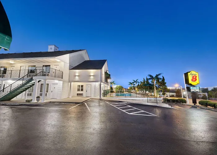 Super 8 By Wyndham Branson - Shepherd Of The Hills Exwy